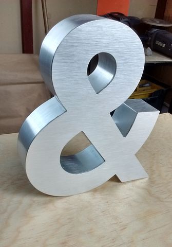 Letra Armada en Aluminio Cepillado plata