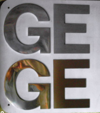 Letras fundidas
en bronce y Aluminio