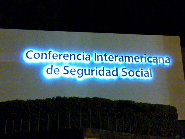 aluminio cepillado con luz LED
